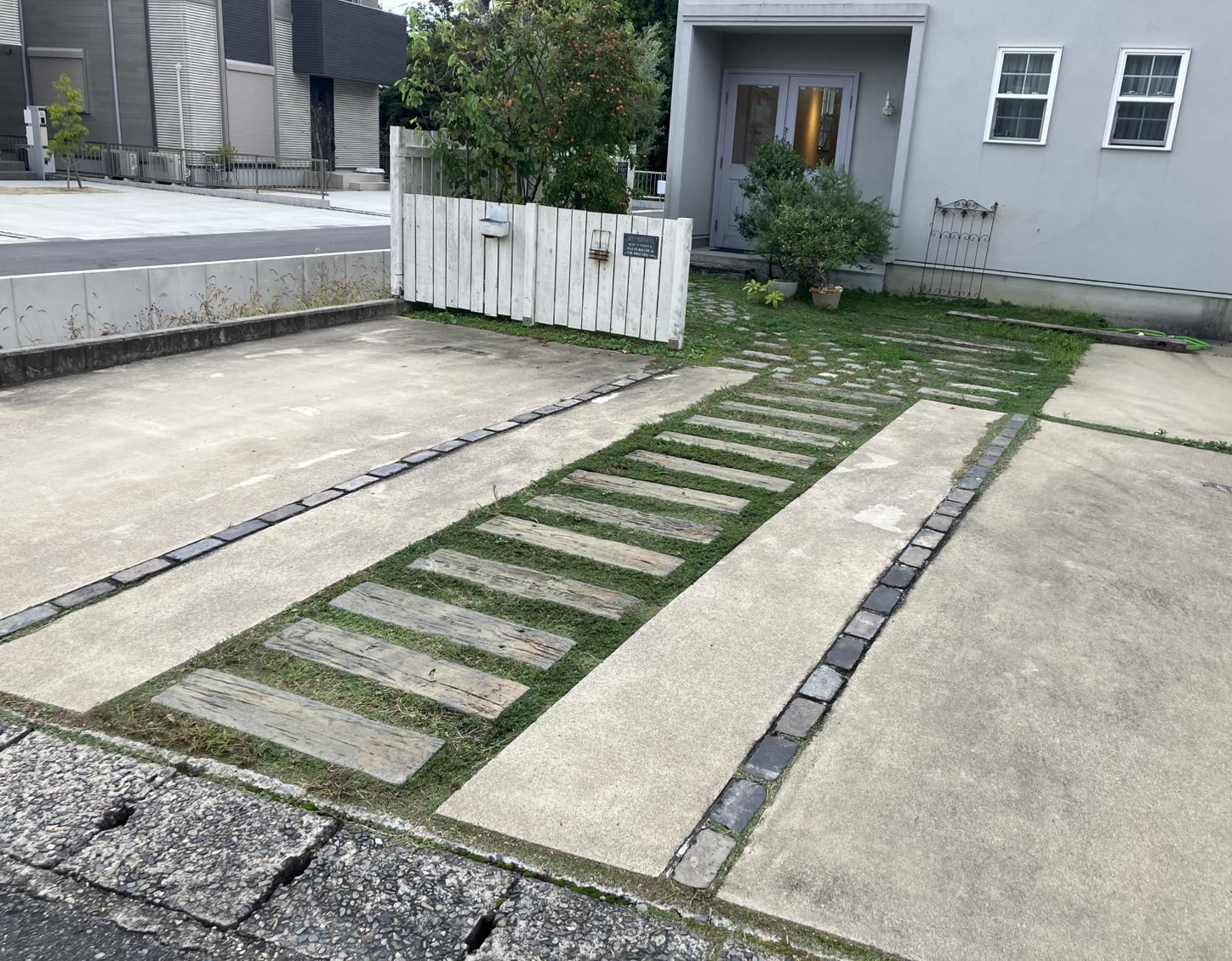 スタジオの駐車場 1